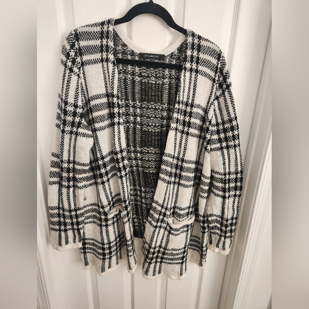 Button less Plaid Cardigan